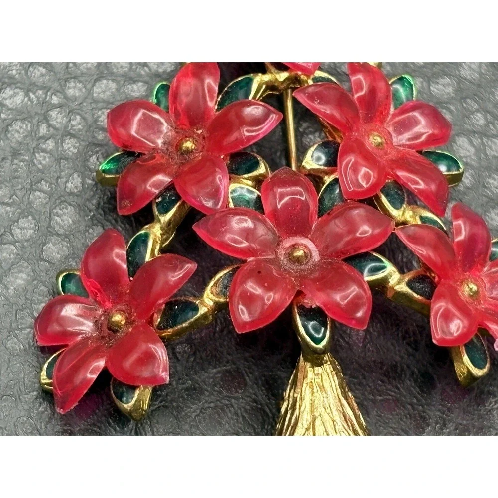 LIA Lalique Pink Lucite Poinsettia Christmas Tree Brooch Gold Tone Star
